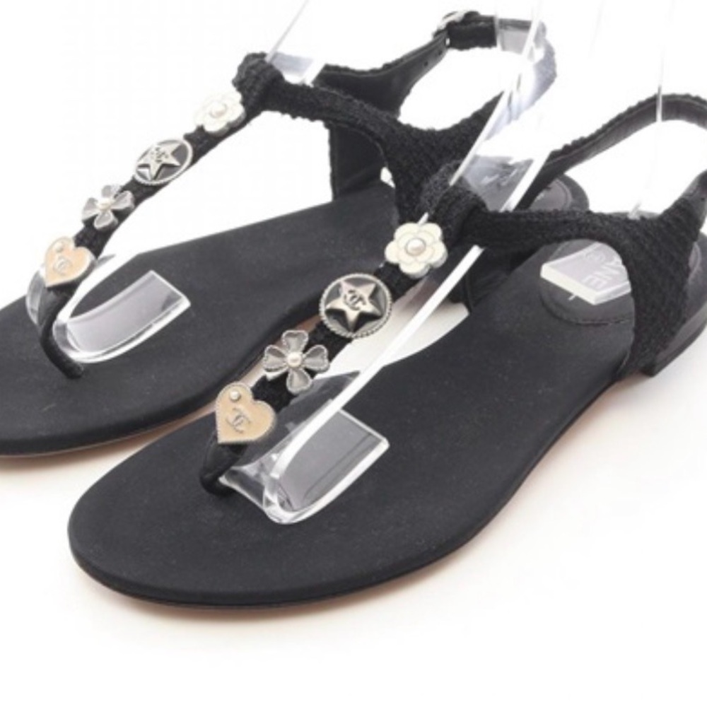 CHANEL Icon charm Sandals